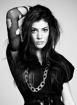 Ivi Adamou