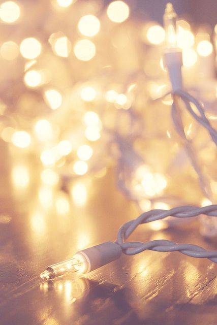 image 573dd9331383f00767d4677c72e46e40 christmas lights 573dd9331383f00767d4677c72e46e40 christmas lights background white christmas lights jpg