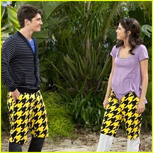Wizards-of-waverly-place 129145 top