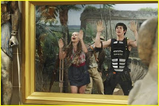 David-henrie-bridgit-mendler-museum-12
