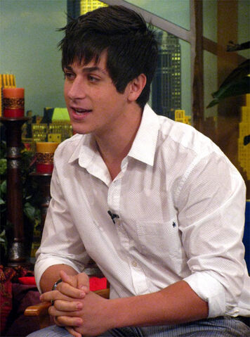 File:David-Henrie-Justin-Russo-david-henrie-justin-russo-23308171-470-632-1-.jpg