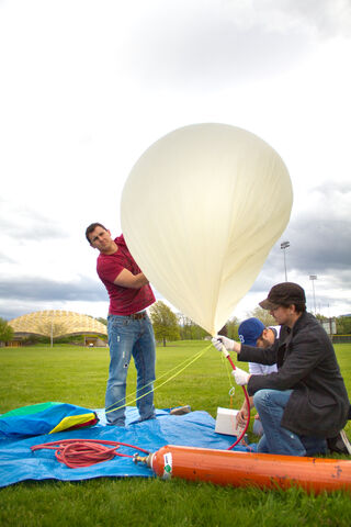 File:Weather Balloon-48.jpg