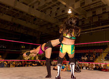 800px-Jennifer Blake superkick