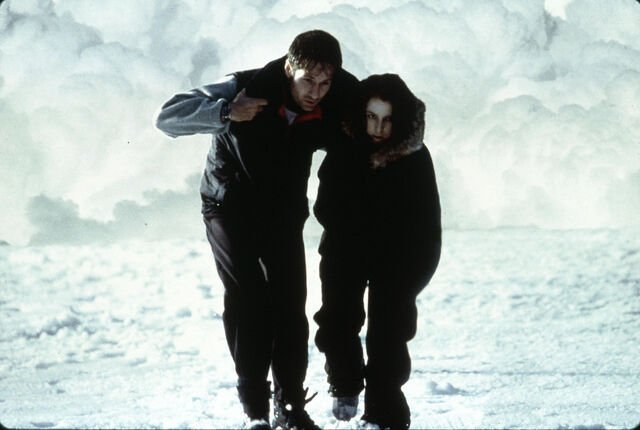 File:Mulder Scully Antarctica Fight the Future.jpg