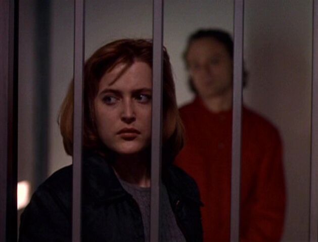 File:Dana Scully watched by Boggs.jpg