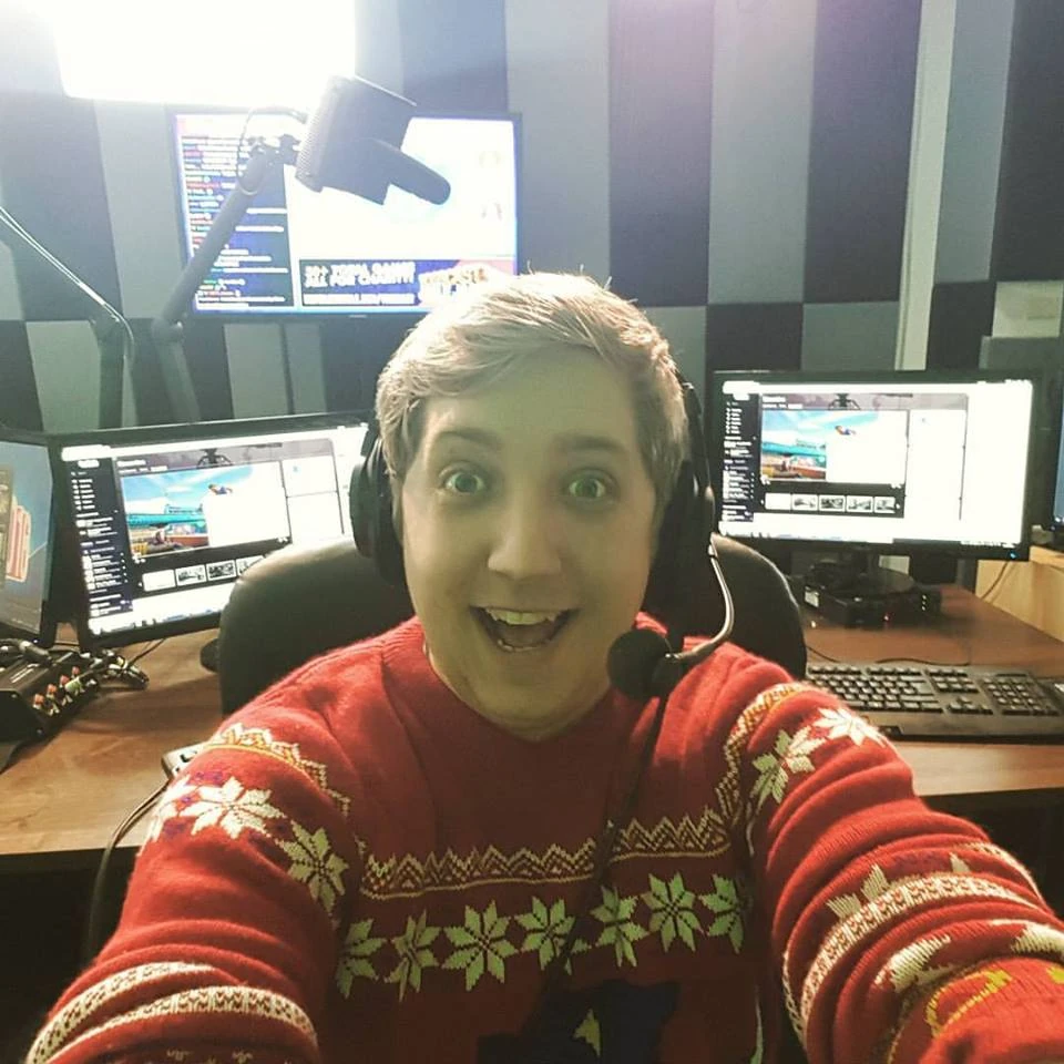 who is baby ariel dating right now