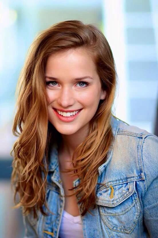 Elizabeth Lail | YOU Wiki | Fandom