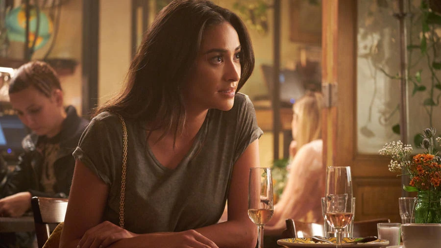 Peach Salinger YOU Wiki FANDOM powered by Wikia