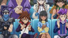 Aplaudiendo a Yuya