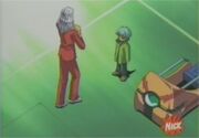 Weevil recibiendo el trofeo